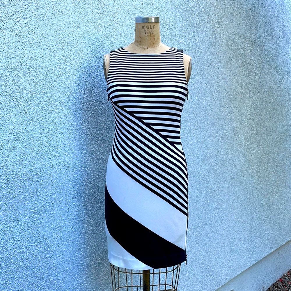 Diane Von Furstenberg 100% cotton side zipper striped dress